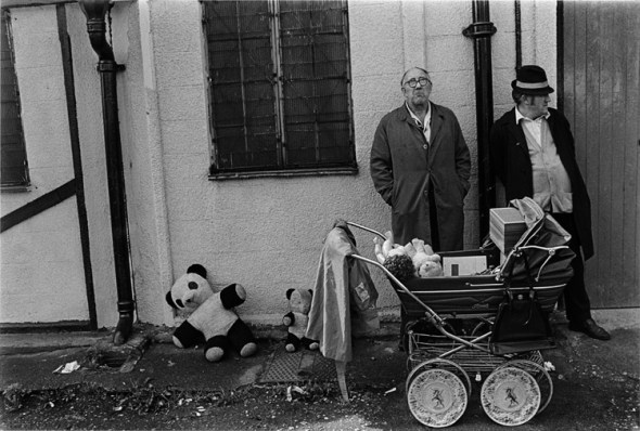 Street market, Cheshire Street, Tower Hamlets 1981.