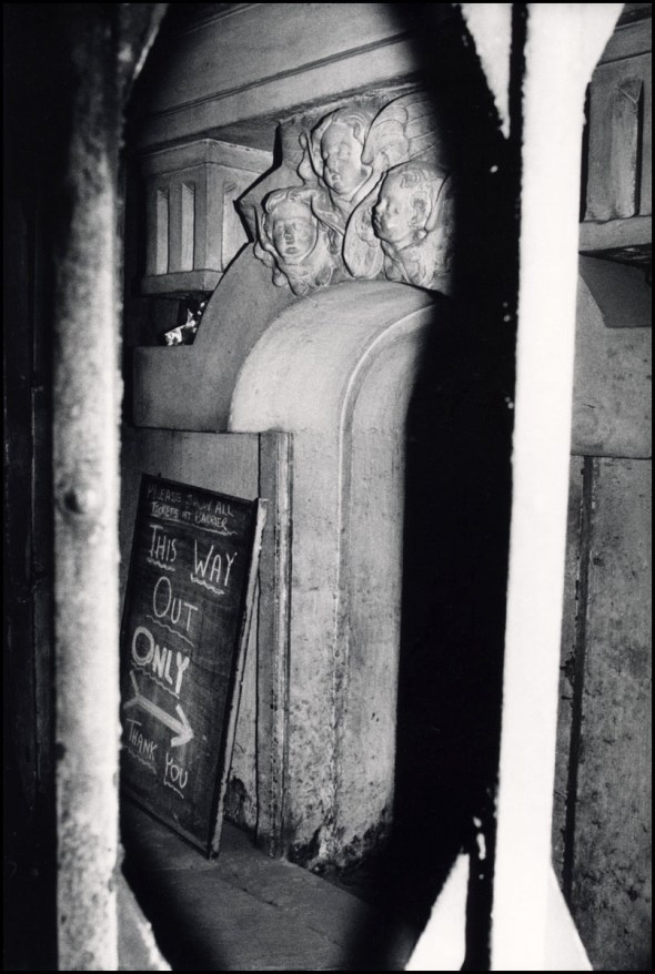 Entrance to Bank underground station showing an entrance to of the crypt of Hawksmoor's St. Mary Woolnoth, 1989. © David Secombe.